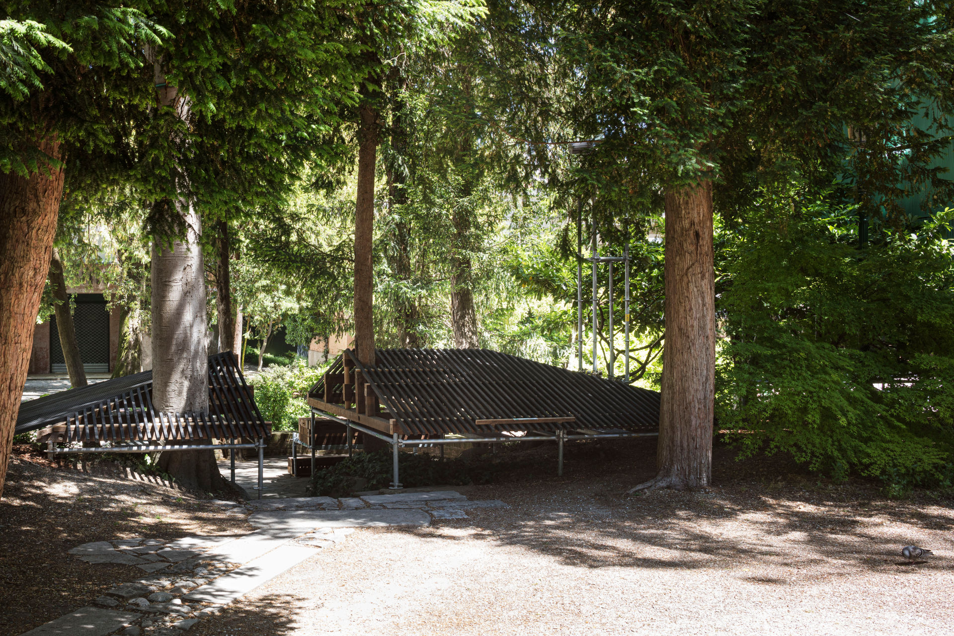 Installation Design : DDAA/Daisuke Motogi<br/>Photo : Alberto Dtrada