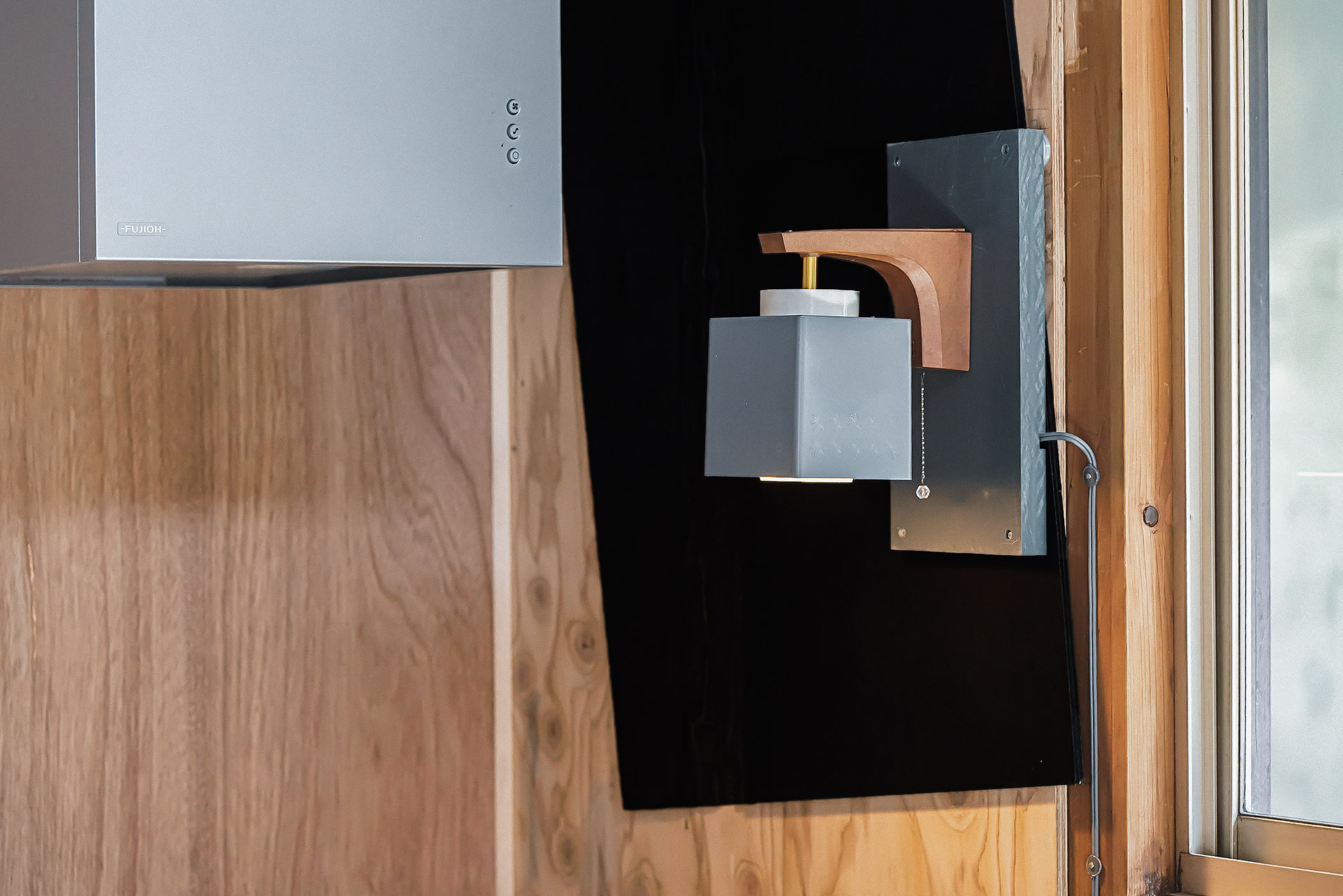 Lamp : MONOYA<br/>Photo : Kaori Yamane