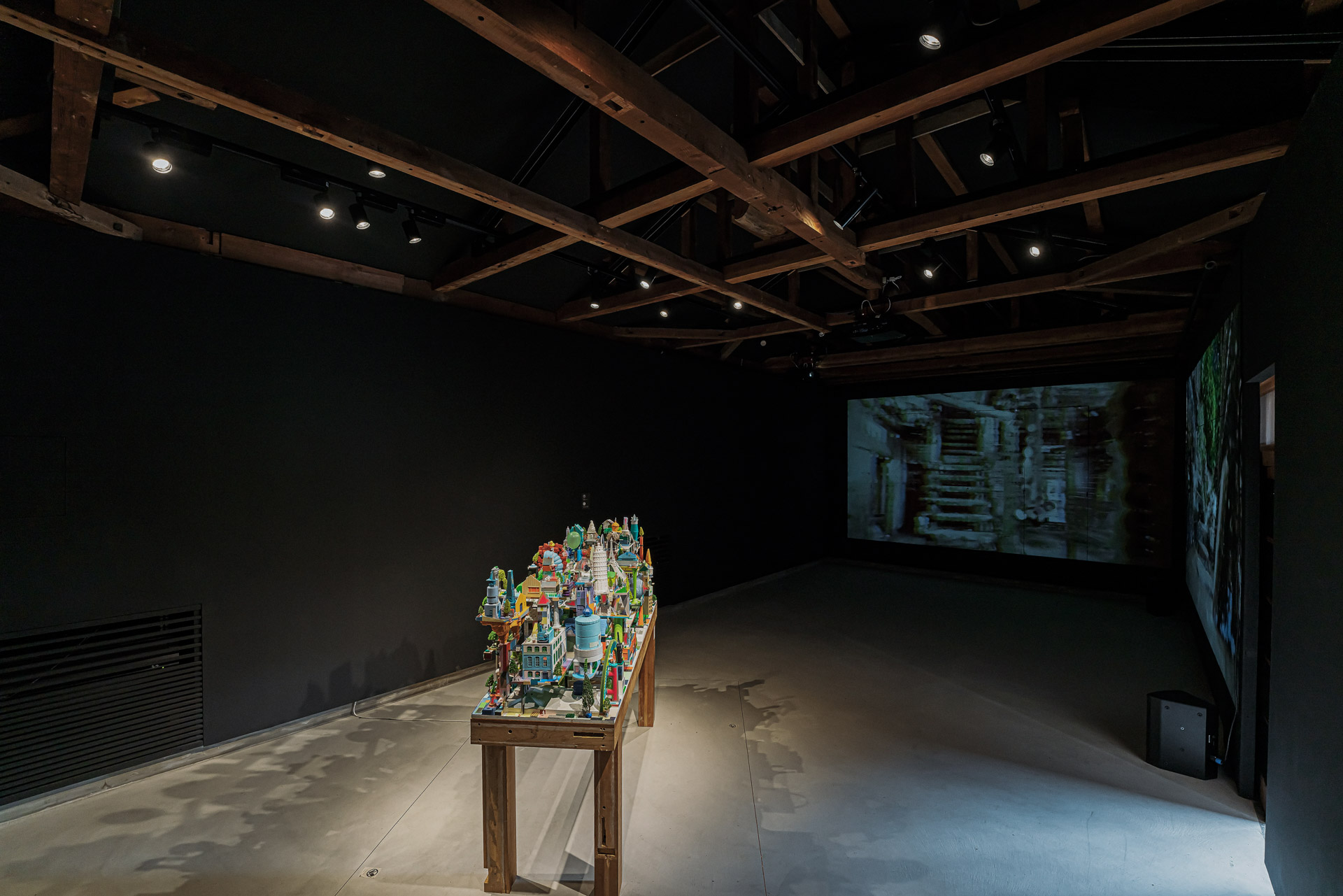 Art Work : Andrew Kovacs<br/>Photo : Kaori Yamane